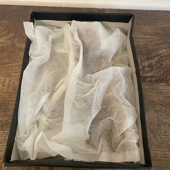 LULU’s Heels - Picture 5 of 8